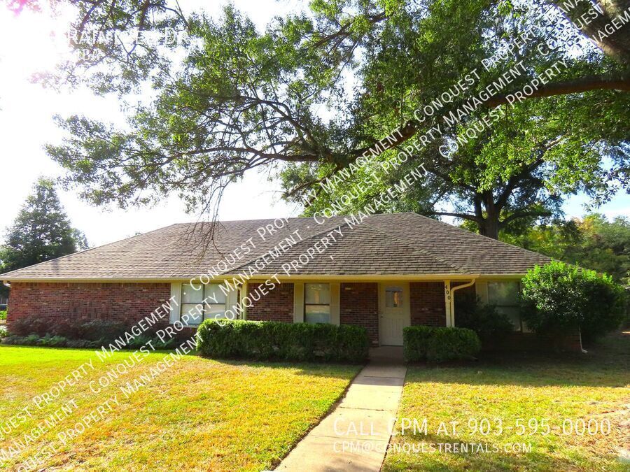 South Tyler! Beautiful 3 Bedroom, 2 1/2 Bath Home